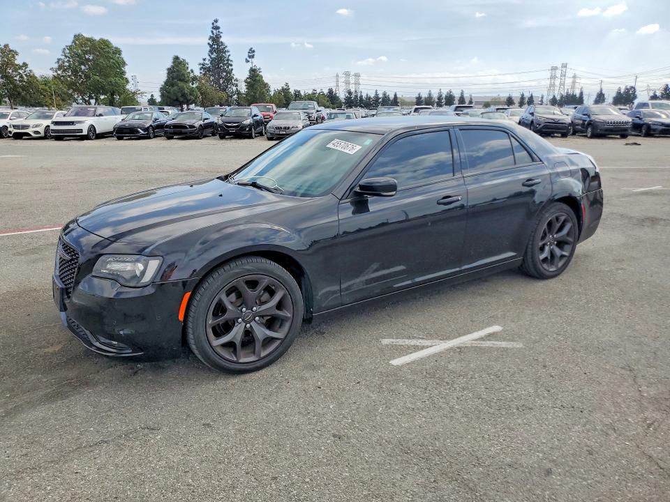 2021 Chrysler 300 მანქანა იყიდება აუქციონზე, vin: 2C3CCABGXMH545620, აუქციონის ნომერი: 45570676