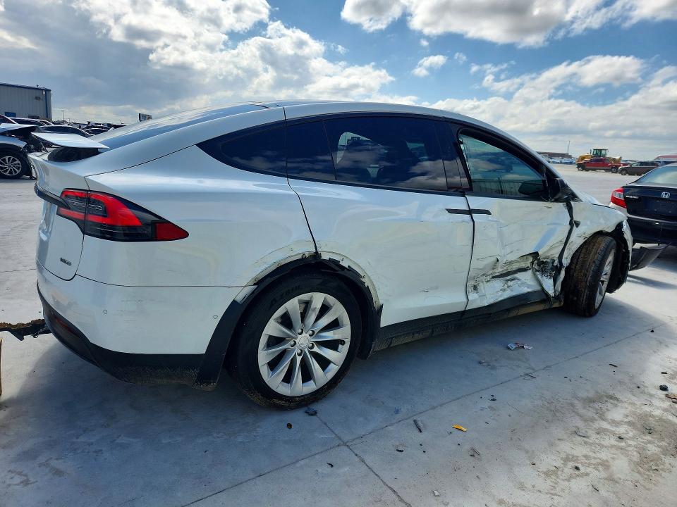 2018 Tesla Model X მანქანა იყიდება აუქციონზე, vin: 5YJXCAE29JF103734, აუქციონის ნომერი: 45674136