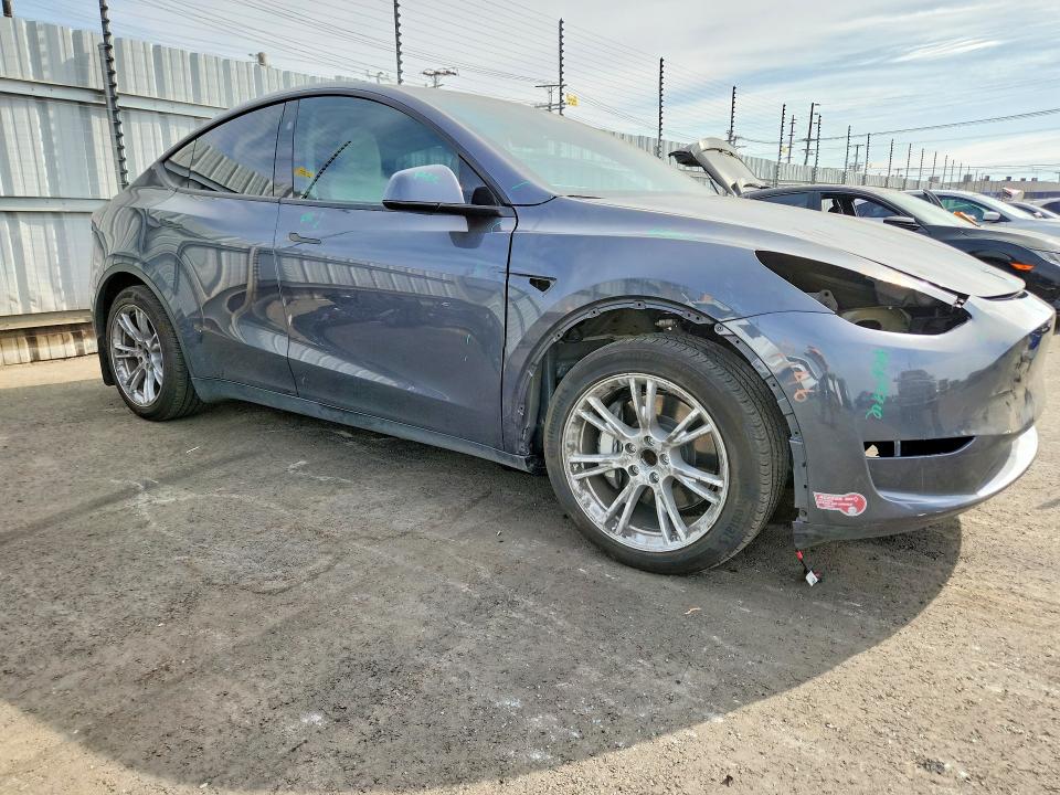 47764176 :رقم المزاد ، 7SAYGDED0PF970768 vin ، 2023 Tesla Model Y مزاد بيع