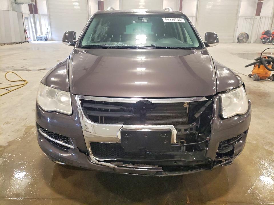 2010 Volkswagen Touareg მანქანა იყიდება აუქციონზე, vin: WVGBF7A91AD002584, აუქციონის ნომერი: 46550796