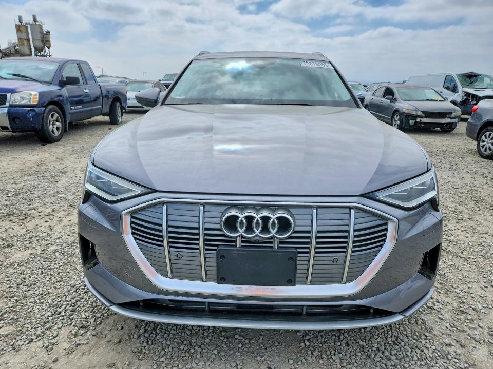 Продажа на аукционе авто 2019 Audi E-tron, vin: WA1LAAGE7KB024475, номер лота: 79378085