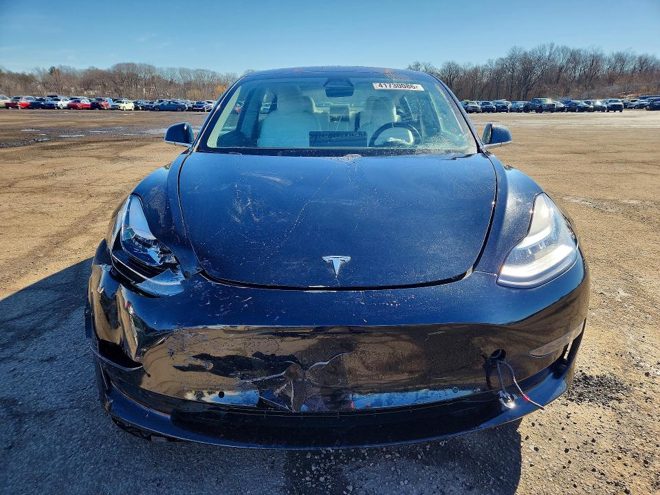 41730086 :رقم المزاد ، 5YJ3E1EB3JF099155 vin ، 2018 Tesla Model 3 مزاد بيع