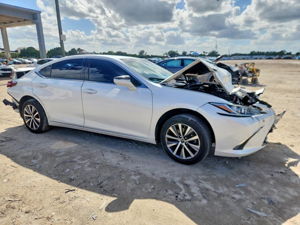 46892386 :رقم المزاد ، 58ACZ1B15MU096922 vin ، 2021 Lexus Es 350 مزاد بيع
