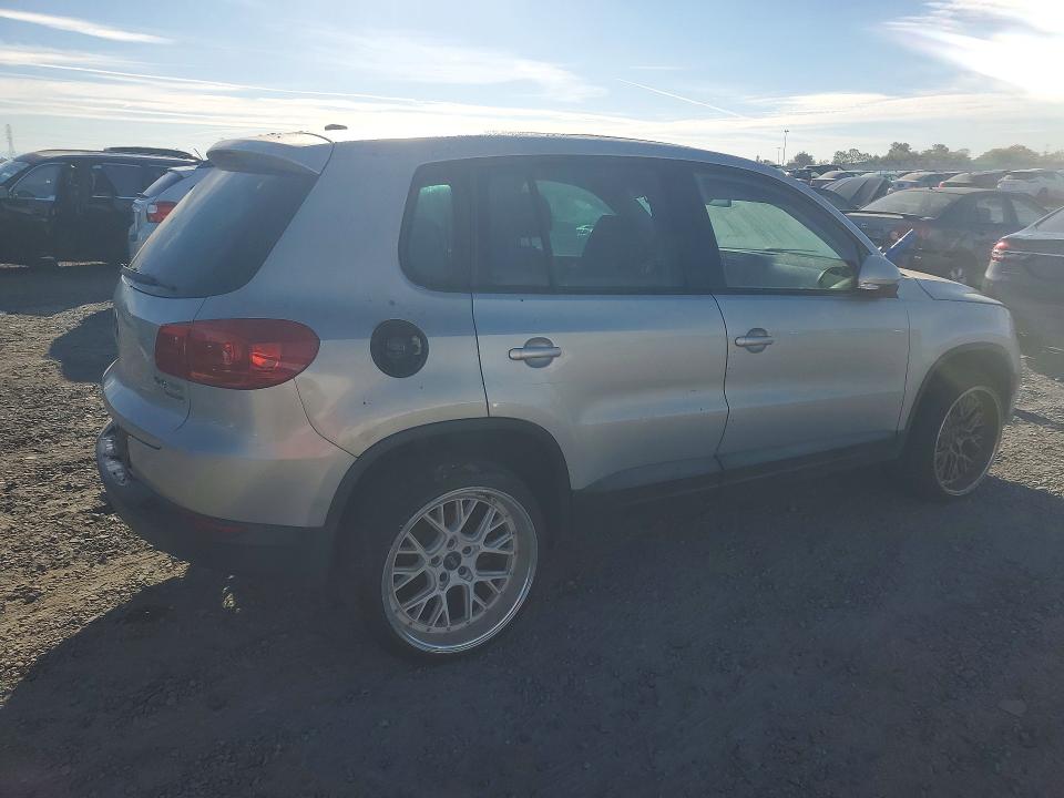 46070426 :رقم المزاد ، WVGBV7AX6CW600808 vin ، 2012 Volkswagen Tiguan مزاد بيع