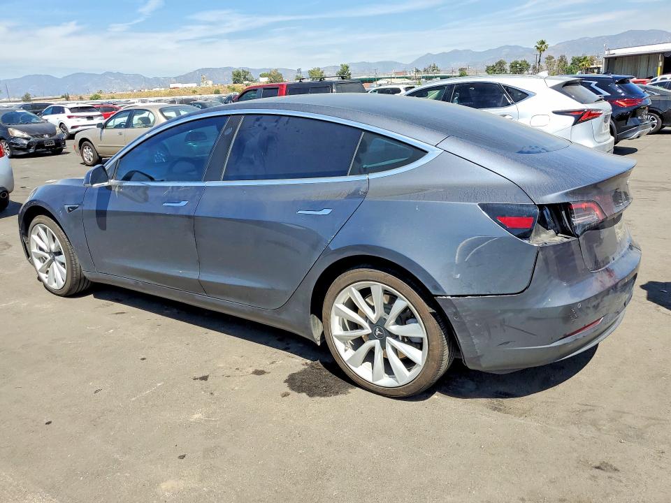 46836856 :رقم المزاد ، 5YJ3E1EA7JF163169 vin ، 2018 Tesla Model 3 مزاد بيع