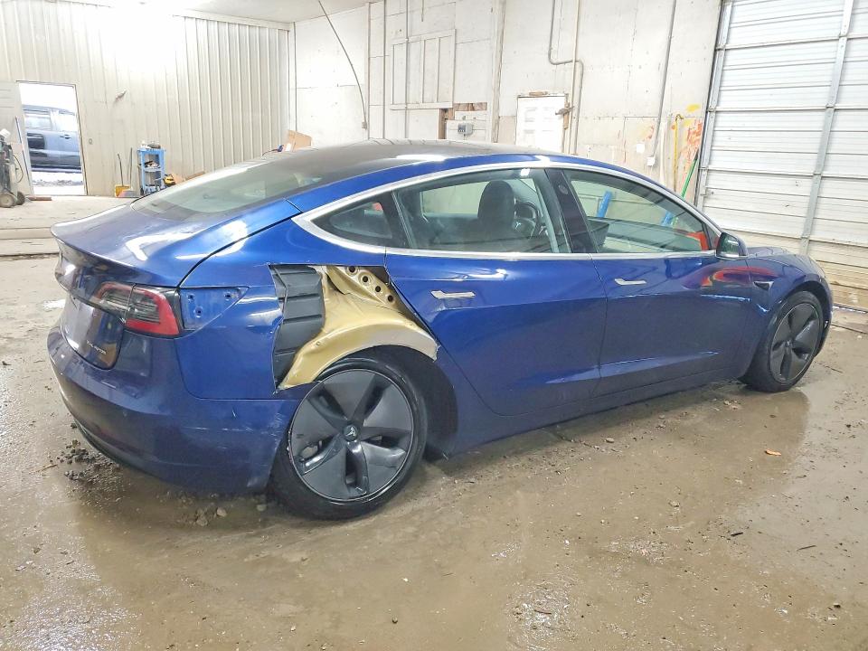 Продажа на аукционе авто 2018 Tesla Model 3, vin: 5YJ3E1EB3JF120215, номер лота: 47209376