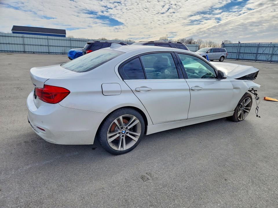 46412146 :رقم المزاد ، WBA8D9G35HNU63663 vin ، 2017 Bmw 330 مزاد بيع
