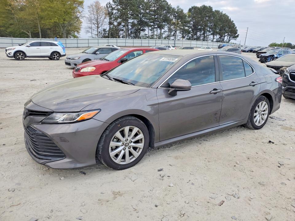 2020 Toyota Camry მანქანა იყიდება აუქციონზე, vin: 4T1C11AK9LU995063, აუქციონის ნომერი: 47750056