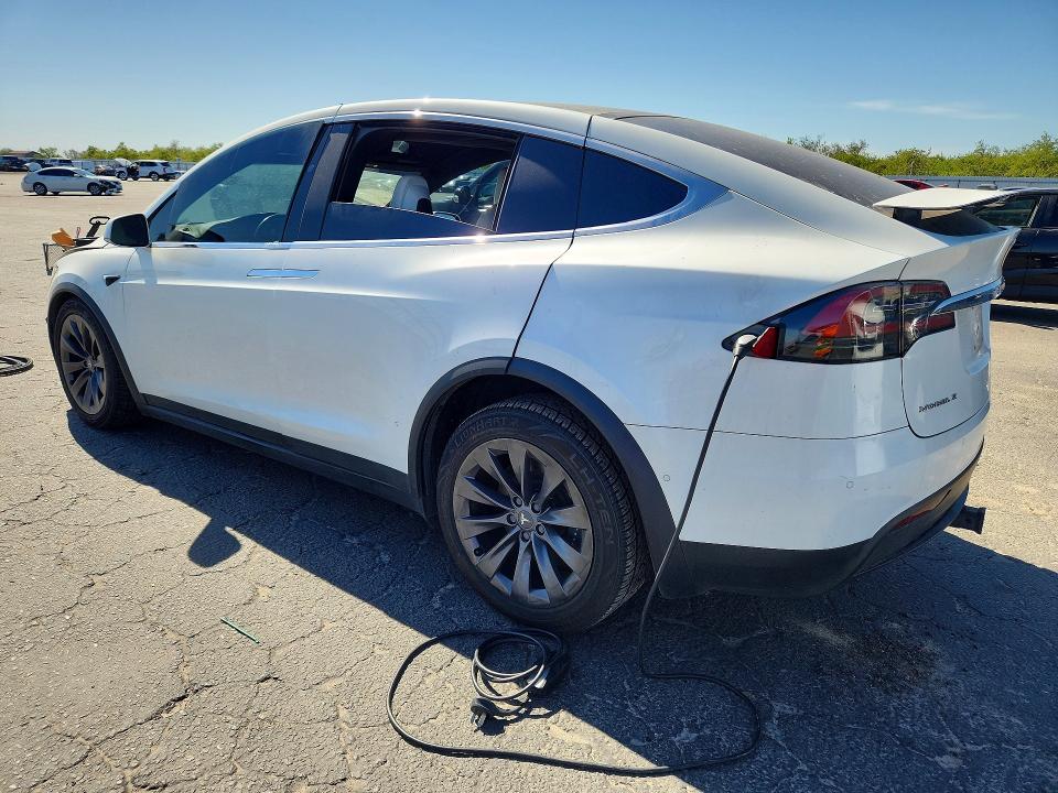 41584866 :رقم المزاد ، 5YJXCBE28HF061203 vin ، 2017 Tesla Model X مزاد بيع