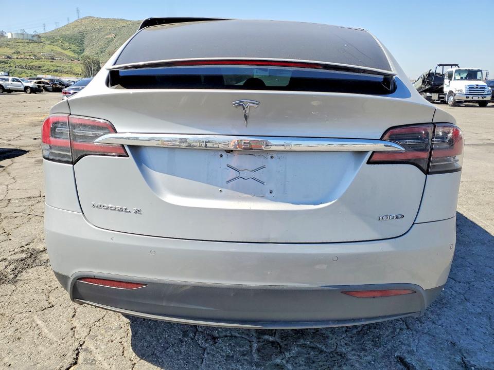 2017 Tesla Model X მანქანა იყიდება აუქციონზე, vin: 5YJXCAE27HF077113, აუქციონის ნომერი: 45677176