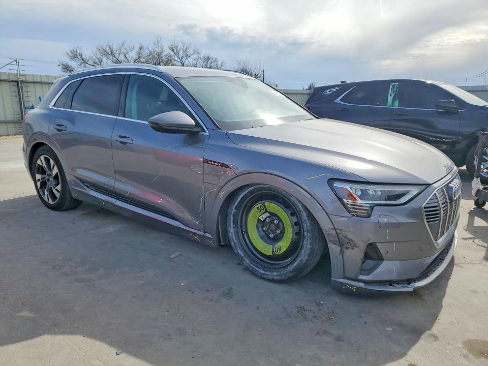 45935816 :رقم المزاد ، WA1LAAGE7NB013299 vin ، 2022 Audi E-tron مزاد بيع