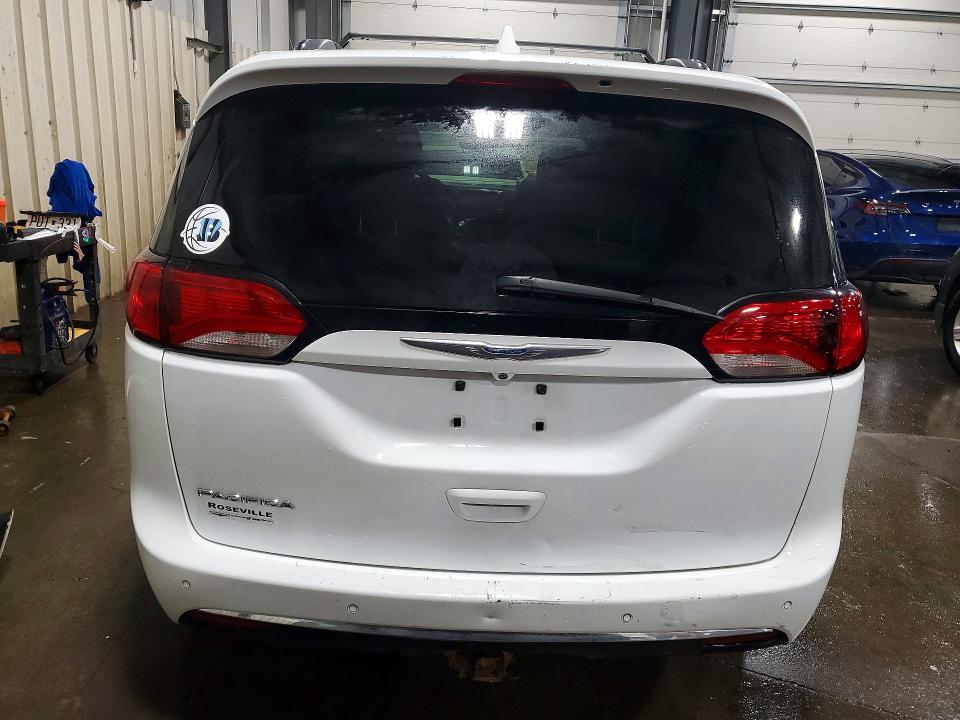 Продажа на аукционе авто 2017 Chrysler Pacifica, vin: 2C4RC1EG1HR597980, номер лота: 45675916