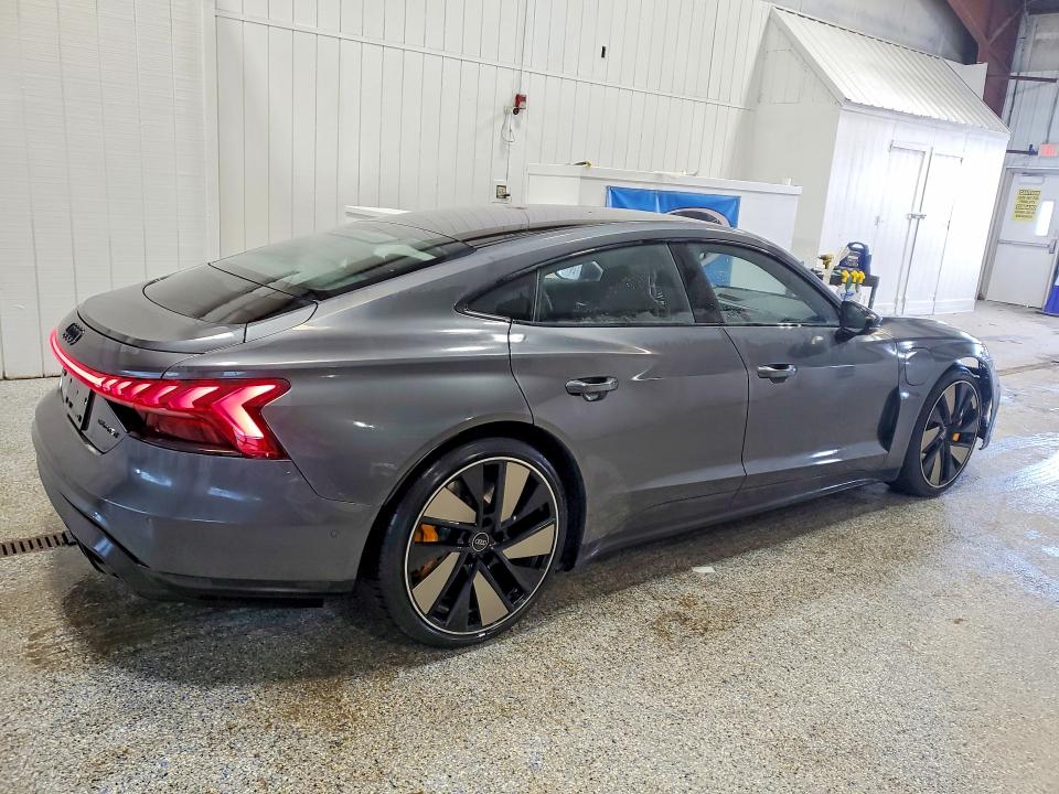 46683906 :رقم المزاد ، WAUBHBFW0N7902202 vin ، 2022 Audi Rs E-tron Gt مزاد بيع