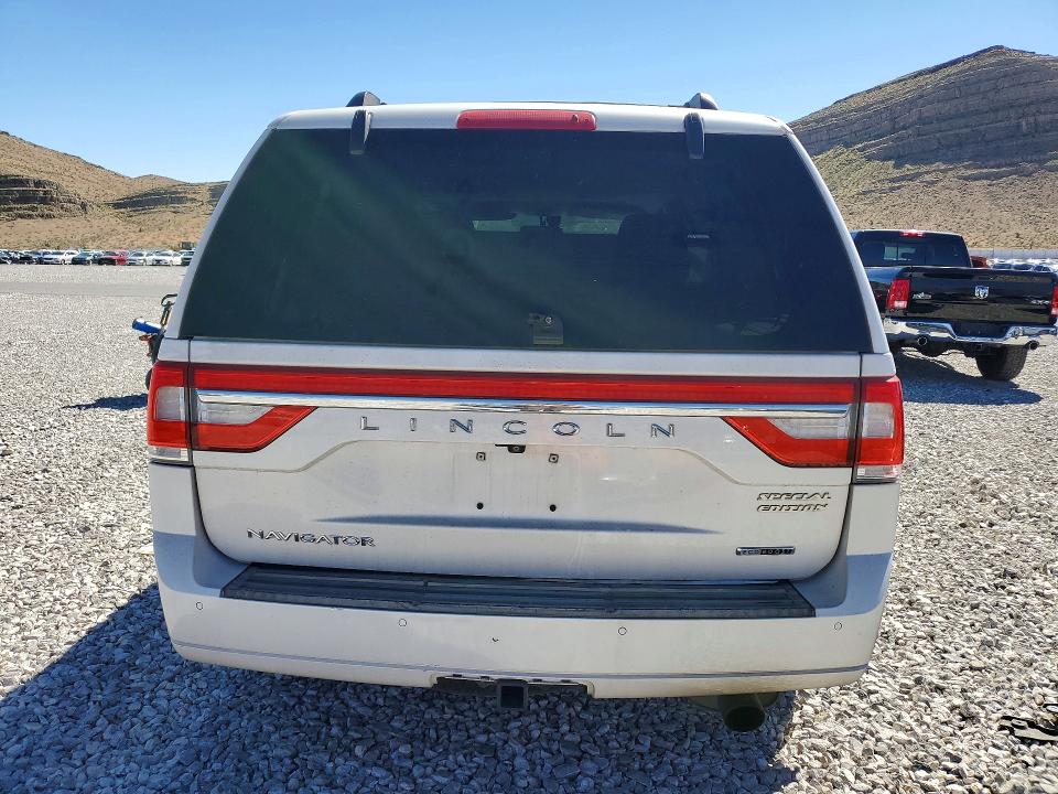 Продаж на аукціоні авто 2015 Lincoln Townhouse Navigator, vin: 5LMJJ2HT2FEJ01749, номер лоту: 47083076