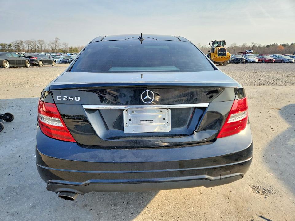 47757316 :رقم المزاد ، WDDGJ4HB2FG361261 vin ، 2015 Mercedes-benz C مزاد بيع
