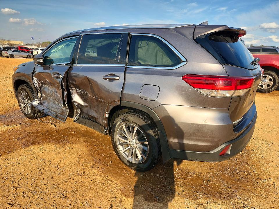 41790586 :رقم المزاد ، 5TDJZRFH0KS717221 vin ، 2019 Toyota Highlander مزاد بيع