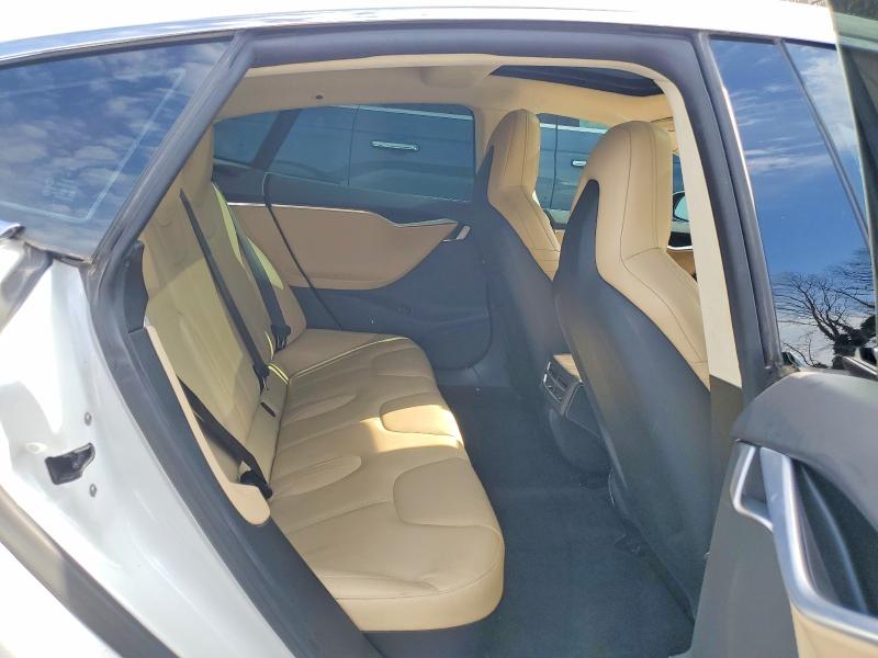 45873926 :رقم المزاد ، 5YJSA1H22FF095883 vin ، 2015 Tesla Model S مزاد بيع
