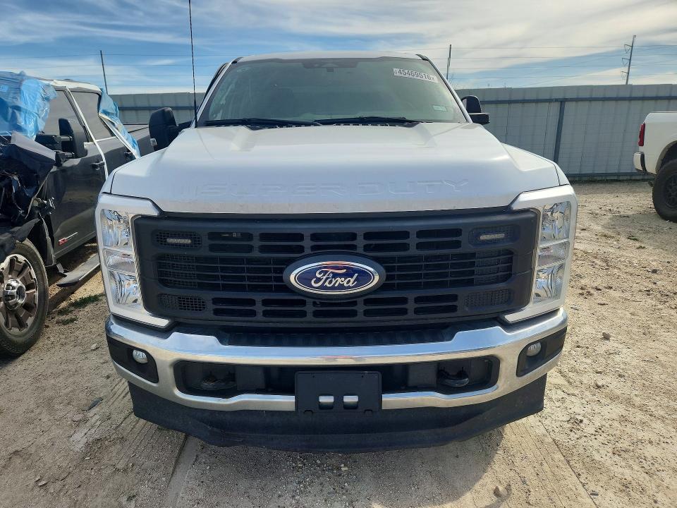 45469516 :رقم المزاد ، 1FT8W3BA9PED63757 vin ، 2023 Ford F350 مزاد بيع