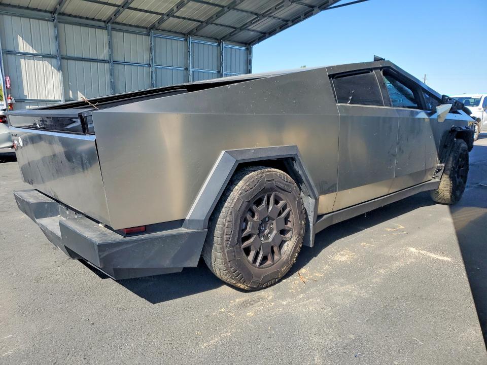 41589576 :رقم المزاد ، 7G2CEHED0RA016281 vin ، 2024 Tesla Cybertruck مزاد بيع