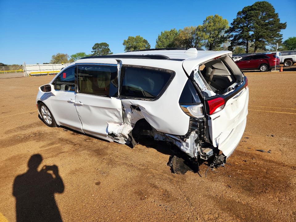Продажа на аукционе авто 2017 Chrysler Pacifica, vin: 2C4RC1BG5HR816220, номер лота: 45925556