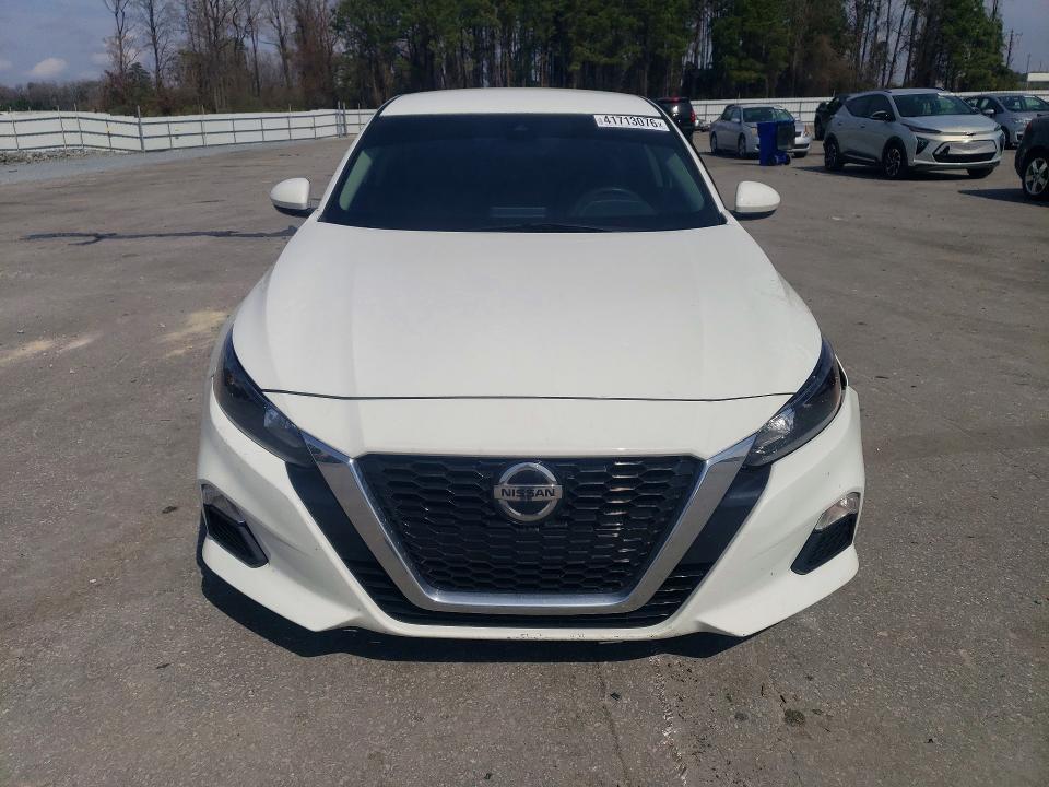 41713076 :رقم المزاد ، 1N4BL4BV7NN304815 vin ، 2022 Nissan Altima مزاد بيع