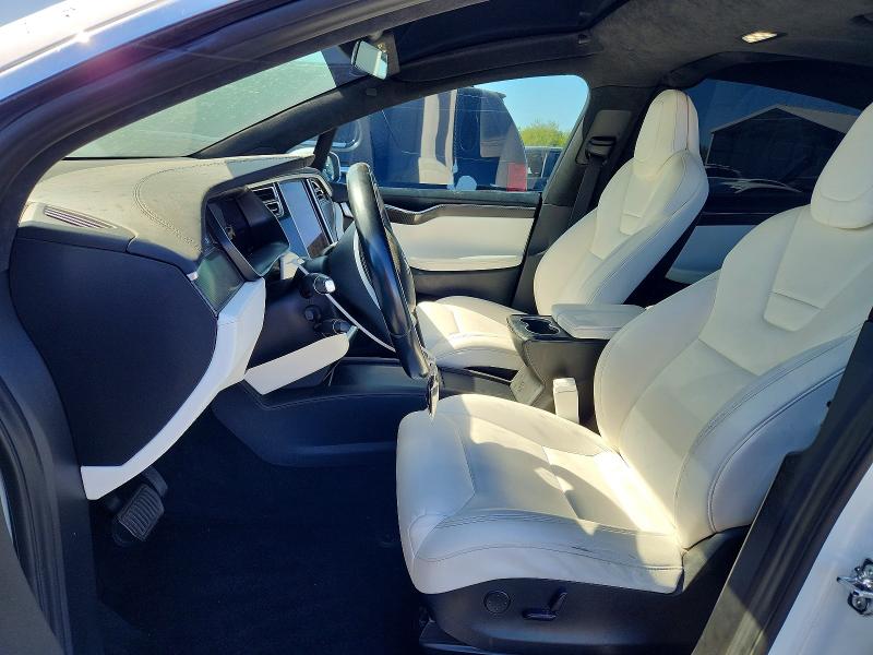 41584866 :رقم المزاد ، 5YJXCBE28HF061203 vin ، 2017 Tesla Model X مزاد بيع