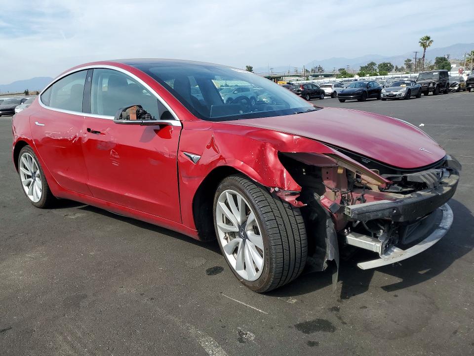 47839606 :رقم المزاد ، 5YJ3E1EA2JF049242 vin ، 2018 Tesla Model 3 مزاد بيع