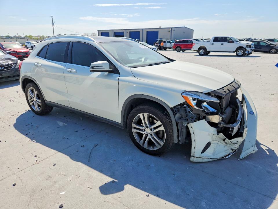 47105726 :رقم المزاد ، WDCTG4EB1FJ118730 vin ، 2015 Mercedes-benz Gla مزاد بيع