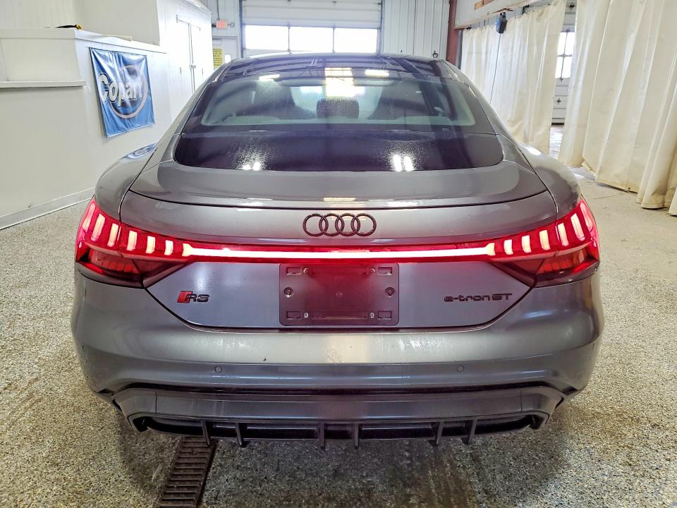 46683906 :رقم المزاد ، WAUBHBFW0N7902202 vin ، 2022 Audi Rs E-tron Gt مزاد بيع