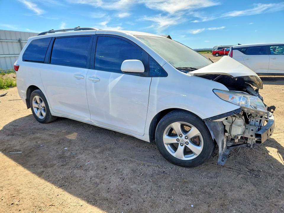 79477615 :رقم المزاد ، 5TDKK3DC8FS594982 vin ، 2015 Toyota Sienna مزاد بيع