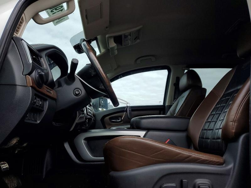 47190056 :رقم المزاد ، 1N6AA1E54JN541663 vin ، 2018 Nissan Titan مزاد بيع