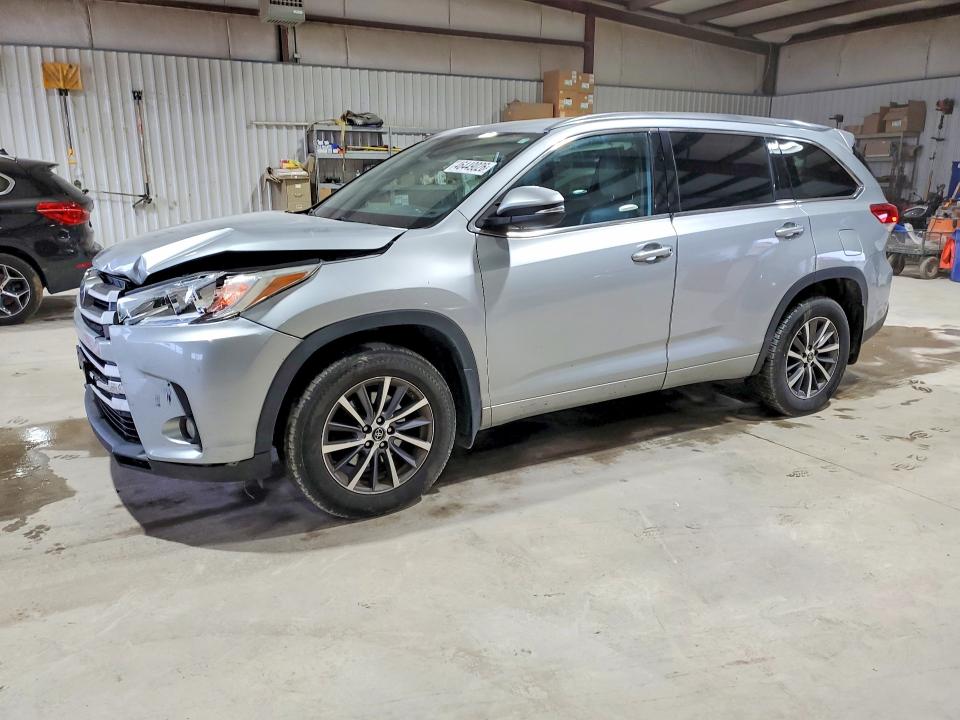 46449026 :رقم المزاد ، 5TDJZRFH2JS812300 vin ، 2018 Toyota Highlander مزاد بيع