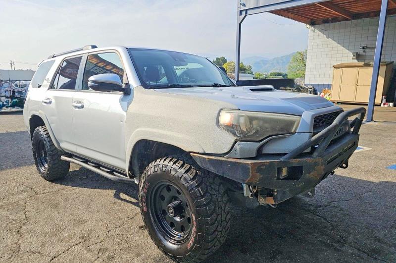 41949076 :رقم المزاد ، JTEBU5JR1L5756902 vin ، 2020 Toyota 4runner مزاد بيع