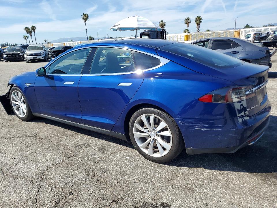 47655356 :رقم المزاد ، 5YJSA1V23FF097453 vin ، 2015 Tesla Model S مزاد بيع