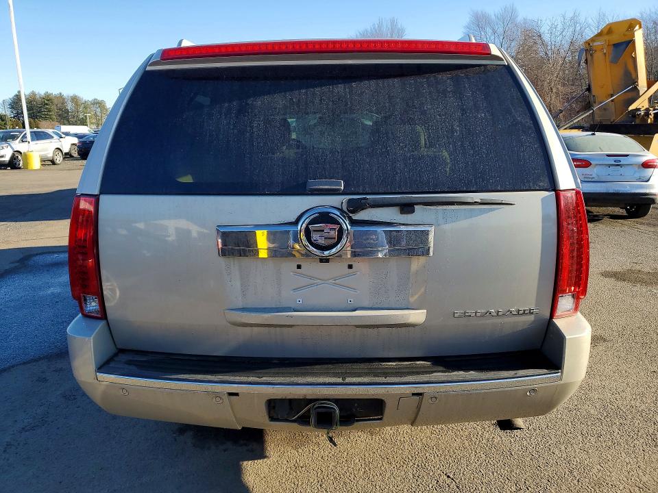 2008 Cadillac Escalade მანქანა იყიდება აუქციონზე, vin: 1GYFK66868R241549, აუქციონის ნომერი: 79727545