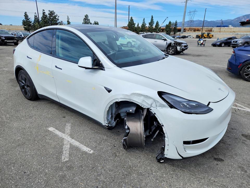 79467245 :رقم المزاد ، 7SAYGDED5SF298652 vin ، 2025 Tesla Model Y مزاد بيع