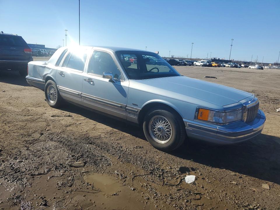 1990 Lincoln Town Car მანქანა იყიდება აუქციონზე, vin: 1LNLM83F1LY646813, აუქციონის ნომერი: 41796876