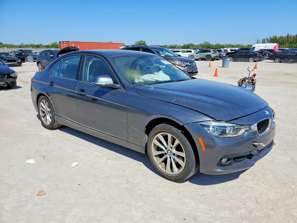 47292456 :رقم المزاد ، WBA8A9C59JAH13387 vin ، 2018 Bmw 320 مزاد بيع
