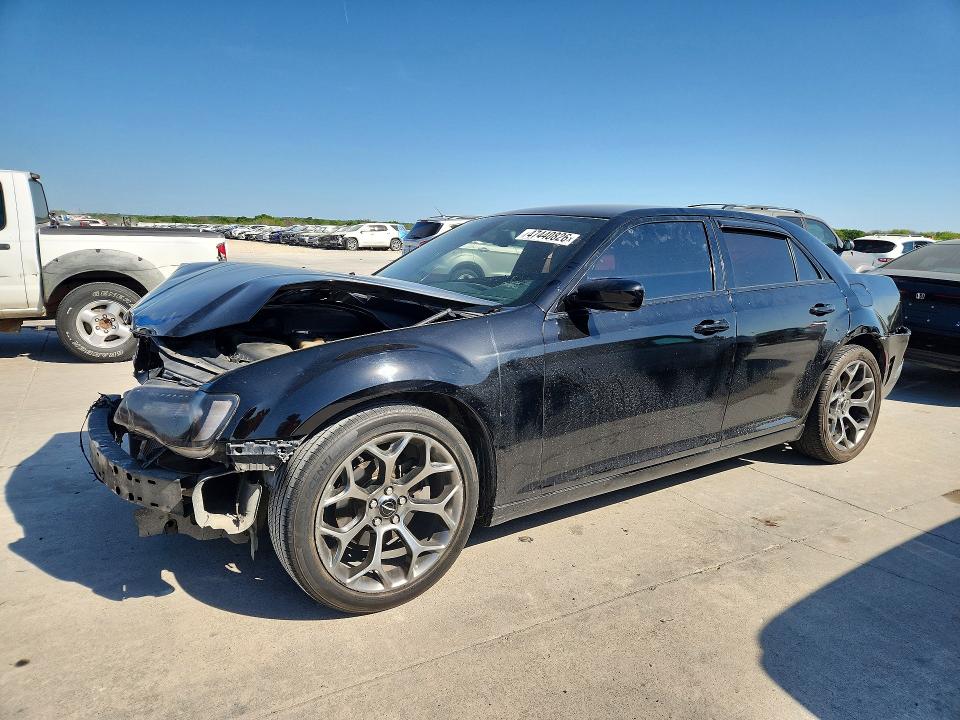 Auction sale of the 2015 Chrysler 300, vin: 2C3CCABG5FH838263, lot number: 47440826