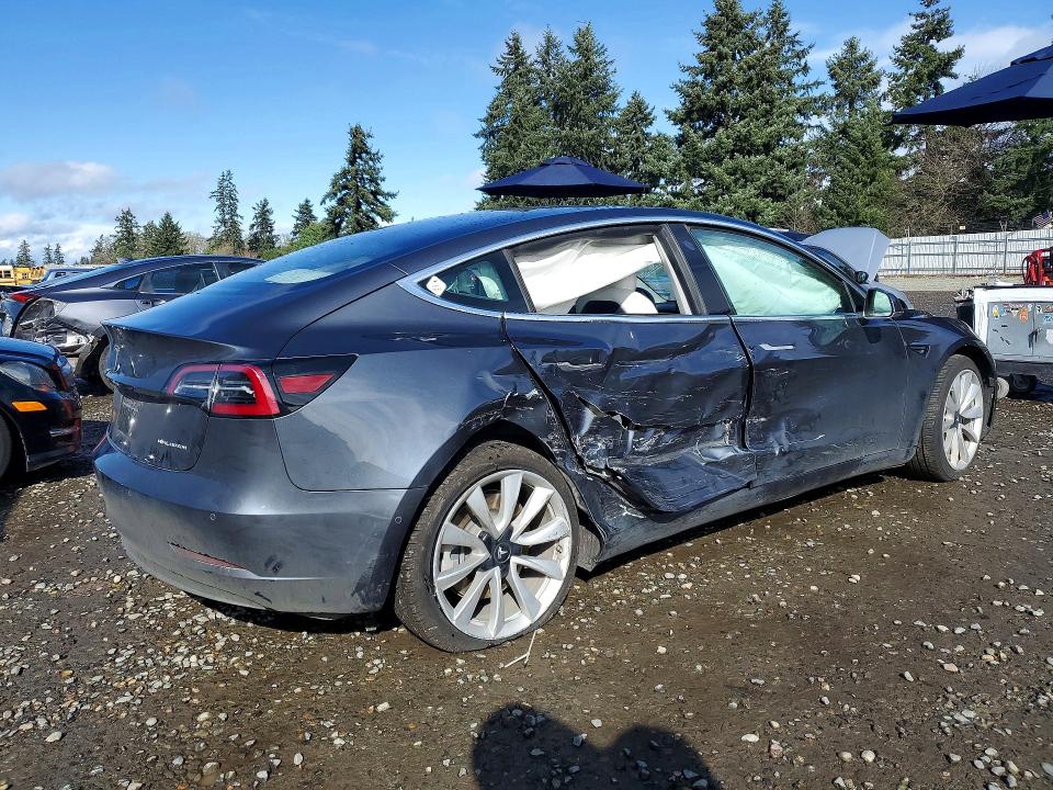 Продажа на аукционе авто 2018 Tesla Model 3, vin: 5YJ3E1EB4JF182836, номер лота: 45596986