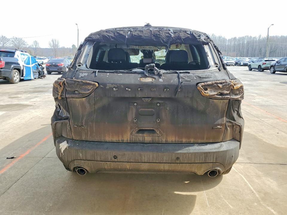 46939416 :رقم المزاد ، 1FMCU0KZ6NUA72037 vin ، 2022 Ford Escape مزاد بيع