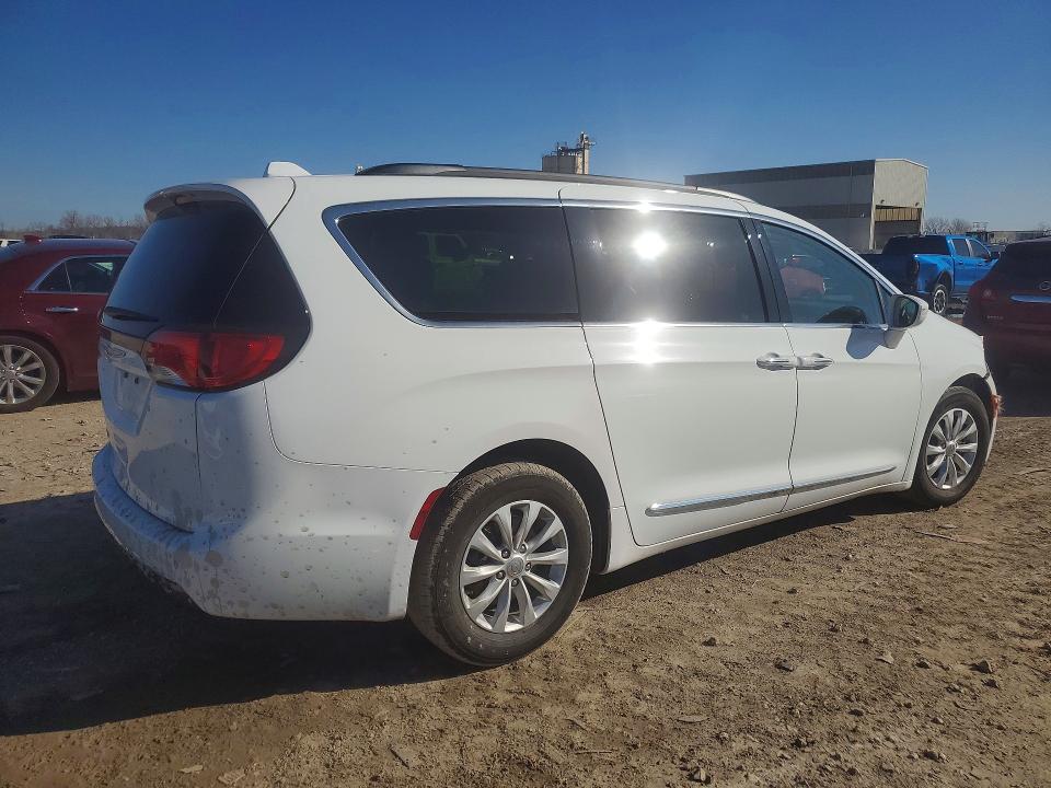 41957726 :رقم المزاد ، 2C4RC1BG7HR523418 vin ، 2017 Chrysler Pacifica مزاد بيع