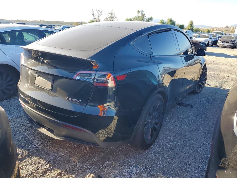 2024 Tesla Model Y მანქანა იყიდება აუქციონზე, vin: 7SAYGDEF1RF051379, აუქციონის ნომერი: 74260155