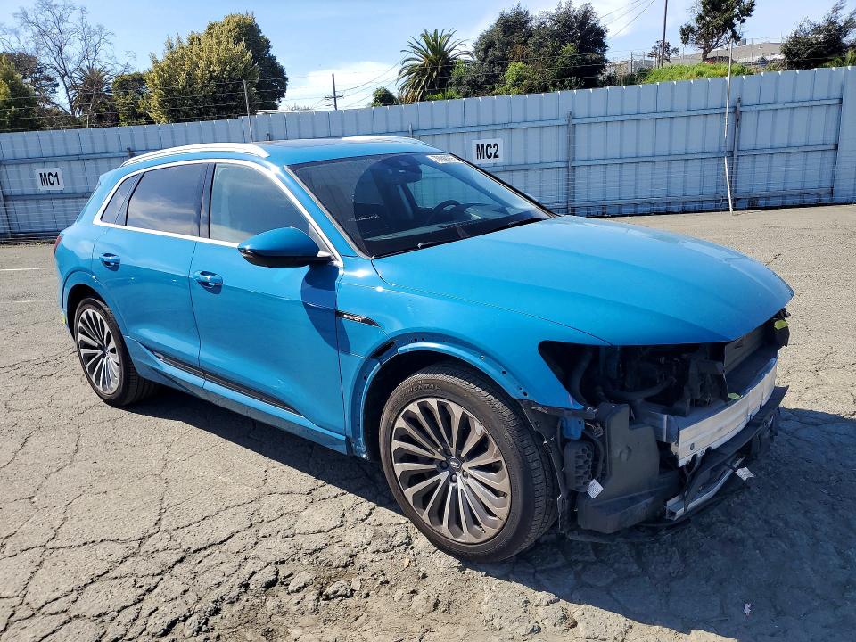 Продажа на аукционе авто 2019 Audi E-tron, vin: WA1VAAGEXKB010322, номер лота: 79940285
