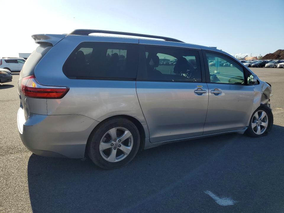 2017 Toyota Sienna მანქანა იყიდება აუქციონზე, vin: 5TDKZ3DC6HS808544, აუქციონის ნომერი: 47613726