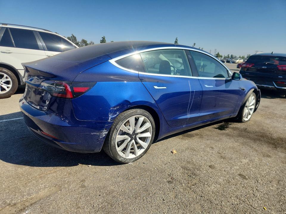 47137586 :رقم المزاد ، 5YJ3E1EA2JF164228 vin ، 2018 Tesla Model 3 مزاد بيع
