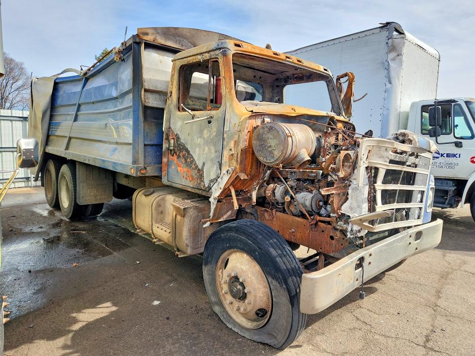 46305126 :رقم المزاد ، 1HSZDHUN9FHB25616 vin ، 1985 International 2375 مزاد بيع