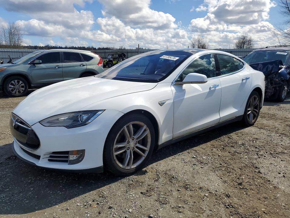 2013 Tesla Model S მანქანა იყიდება აუქციონზე, vin: 5YJSA1AC8DFP10940, აუქციონის ნომერი: 47736476