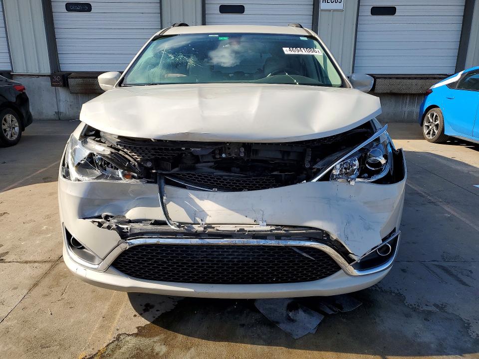 46941086 :رقم المزاد ، 2C4RC1BG7HR720458 vin ، 2017 Chrysler Pacifica مزاد بيع