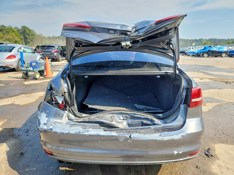 47069686 :رقم المزاد ، 3VW2B7AJ7JM240516 vin ، 2018 Volkswagen Jetta مزاد بيع
